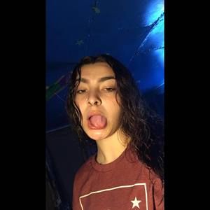 Meet your Posher, Hestefania